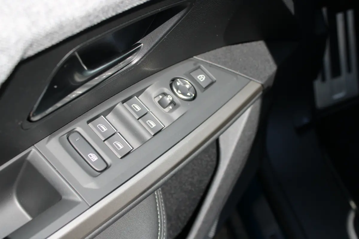 1.6 plug-in Hybrid 195pk GT | Automaat | Navigatie | Camera | Panorama/schuifdak | Luxe stoelen | Massage | 3.750km |