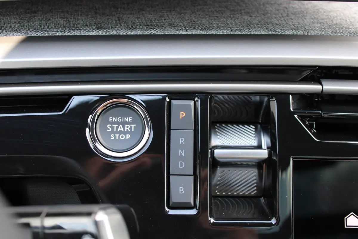 1.6 plug-in Hybrid 195pk GT | Automaat | Navigatie | Camera | Panorama/schuifdak | Luxe stoelen | Massage | 3.750km |
