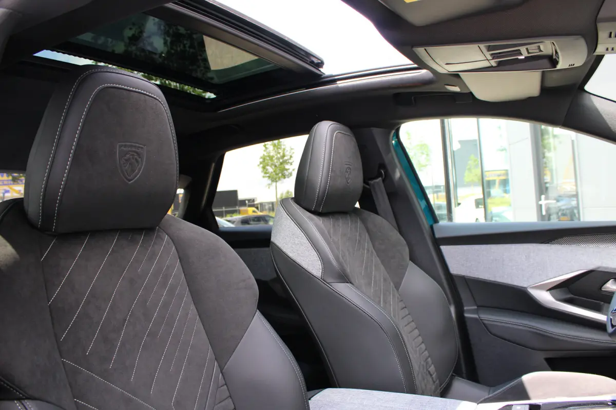 1.6 plug-in Hybrid 195pk GT | Automaat | Navigatie | Camera | Panorama/schuifdak | Luxe stoelen | Massage | 3.750km |