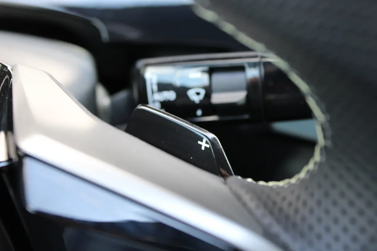 1.6 plug-in Hybrid 195pk GT | Automaat | Navigatie | Camera | Panorama/schuifdak | Luxe stoelen | Massage | 3.750km |