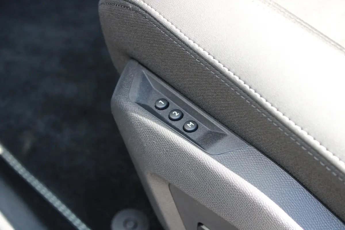 1.6 plug-in Hybrid 195pk GT | Automaat | Navigatie | Camera | Panorama/schuifdak | Luxe stoelen | Massage | 3.750km |