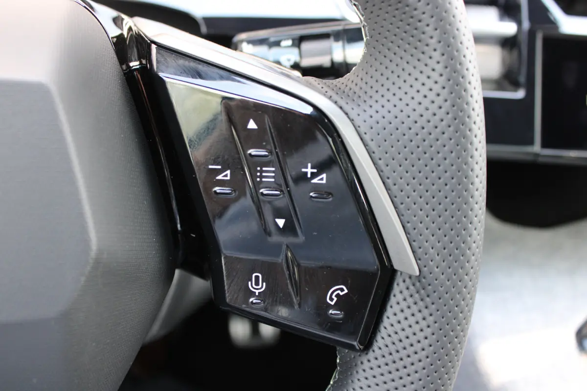 1.6 plug-in Hybrid 195pk GT | Automaat | Navigatie | Camera | Panorama/schuifdak | Luxe stoelen | Massage | 3.750km |