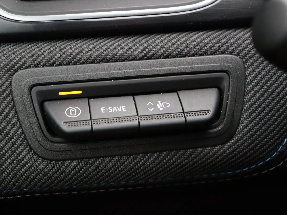 1.6 E-Tech full hybrid 145 esprit Alpine | Adaptive cruise control | Climate control | Stuurverwarming | Apple carplay / Android auto | Lichtmetalen velgen 19'' |