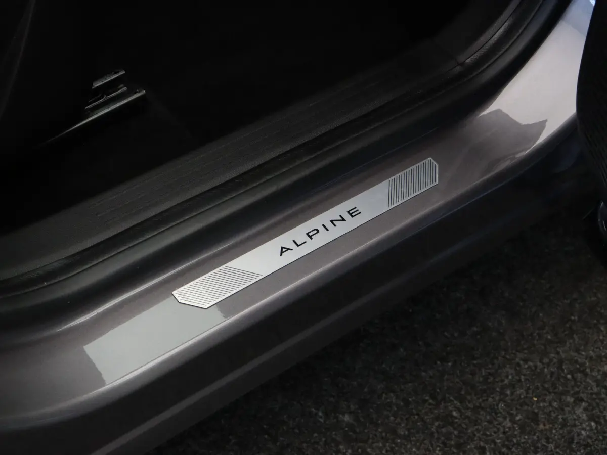 1.6 E-Tech full hybrid 145 esprit Alpine | Adaptive cruise control | Climate control | Stuurverwarming | Apple carplay / Android auto | Lichtmetalen velgen 19'' |