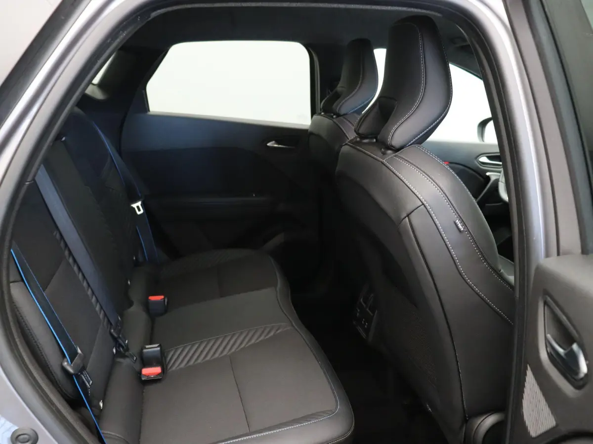 1.6 E-Tech full hybrid 145 esprit Alpine | Adaptive cruise control | Climate control | Stuurverwarming | Apple carplay / Android auto | Lichtmetalen velgen 19'' |