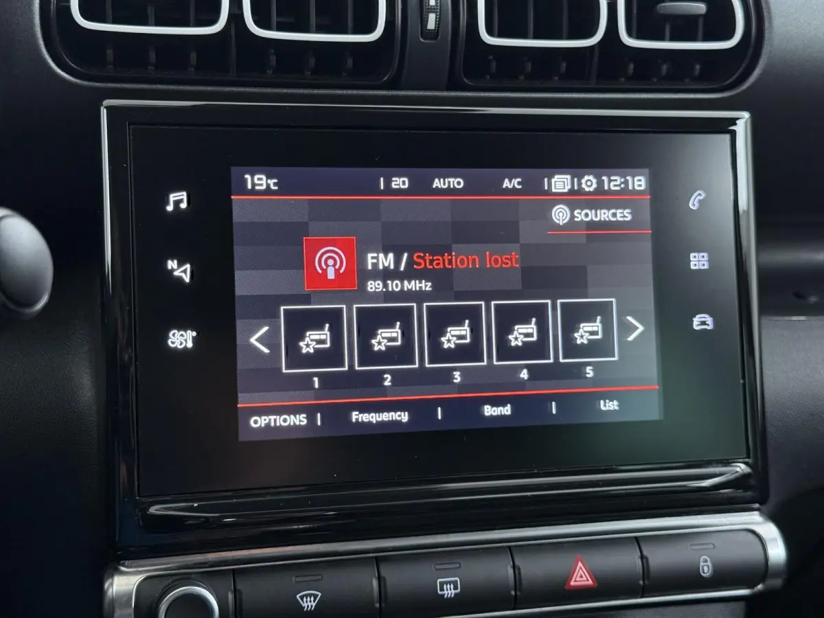 Shine 110pk | Automatische airco | Navigatie | Camera achter | Parkeersensoren | Cruise control | HiFi systeem | Apple Carplay en Android auto
