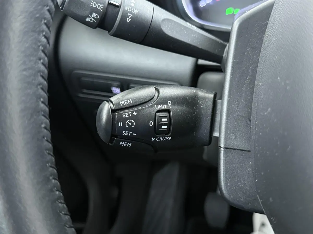 Shine 110pk | Automatische airco | Navigatie | Camera achter | Parkeersensoren | Cruise control | HiFi systeem | Apple Carplay en Android auto