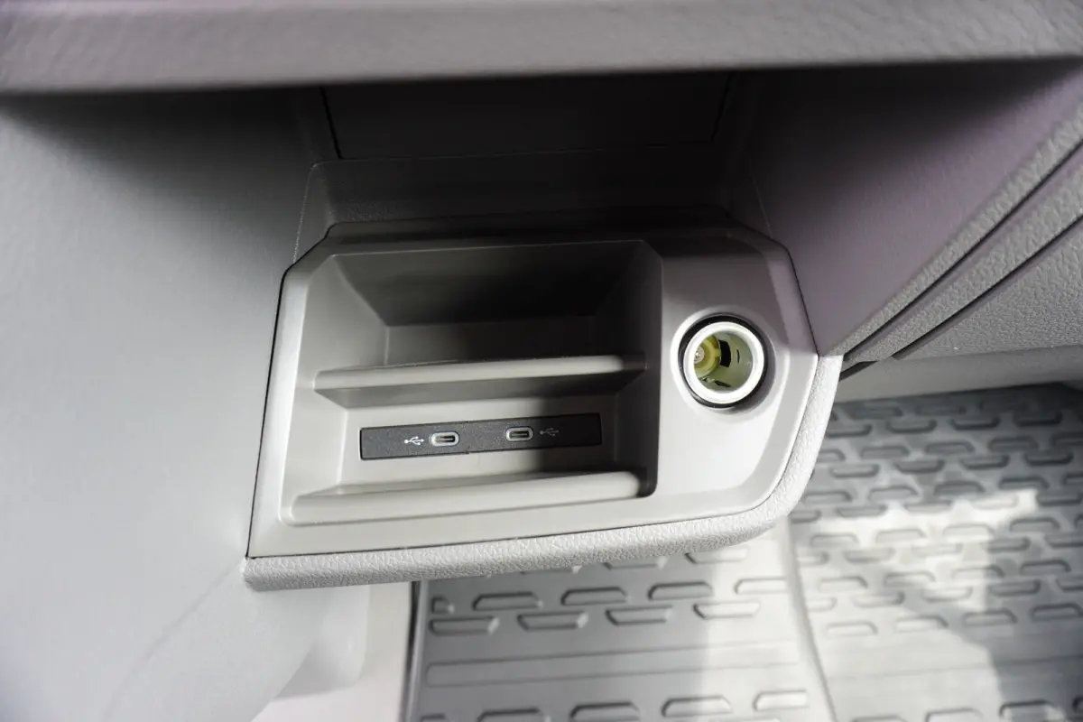 140pk Open laadbak Trekhaak Airco Cruise control Pick-Up