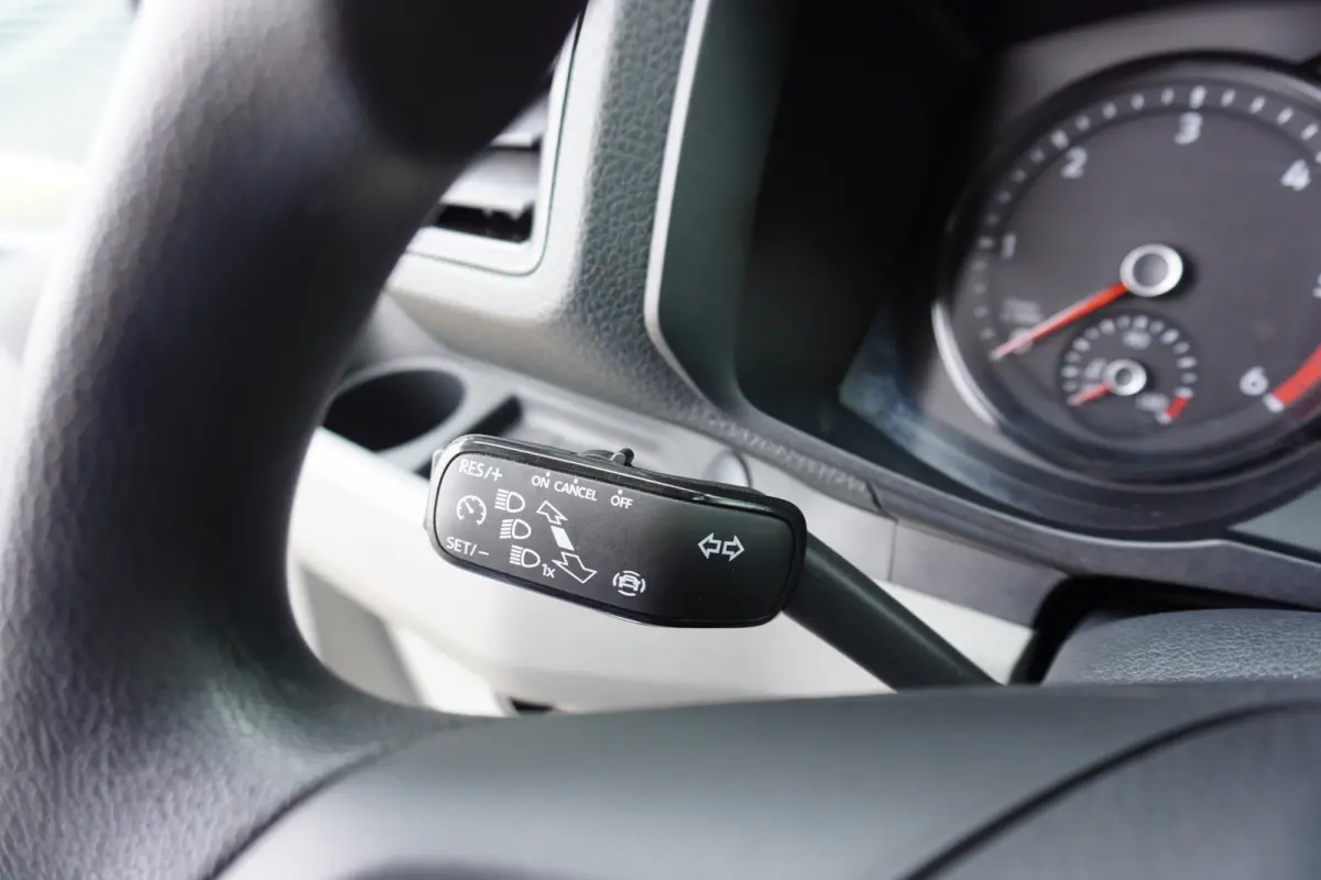 140pk Open laadbak Trekhaak Airco Cruise control Pick-Up