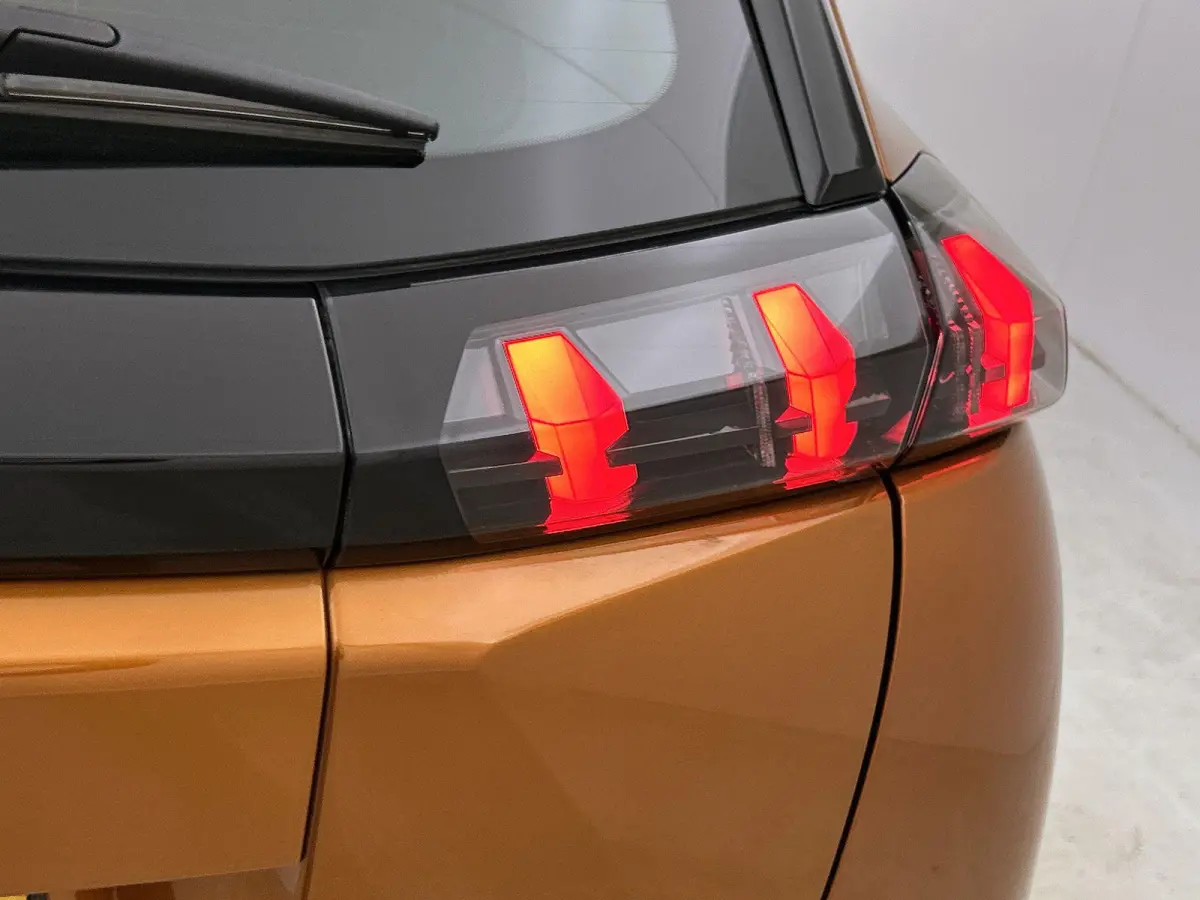 SUV EV Active 50 kWh 136pk | Accu 90% | Navigatie via Apple Carplay / Android Auto | Climate Control | Cruise Control | Parkeersensoren | Bluetooth | DAB+ radio | Keyless start | Automatisch