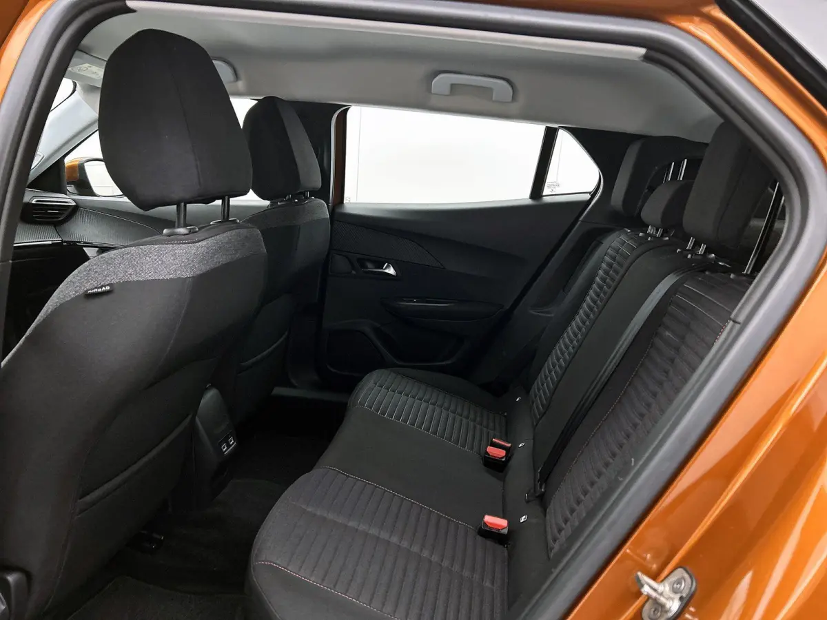 SUV EV Active 50 kWh 136pk | Accu 90% | Navigatie via Apple Carplay / Android Auto | Climate Control | Cruise Control | Parkeersensoren | Bluetooth | DAB+ radio | Keyless start | Automatisch