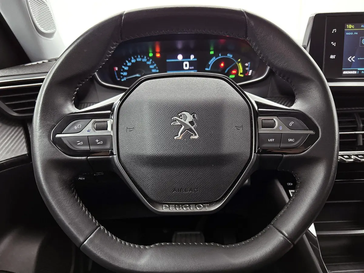 SUV EV Active 50 kWh 136pk | Accu 90% | Navigatie via Apple Carplay / Android Auto | Climate Control | Cruise Control | Parkeersensoren | Bluetooth | DAB+ radio | Keyless start | Automatisch