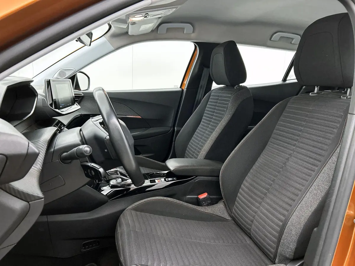 SUV EV Active 50 kWh 136pk | Accu 90% | Navigatie via Apple Carplay / Android Auto | Climate Control | Cruise Control | Parkeersensoren | Bluetooth | DAB+ radio | Keyless start | Automatisch