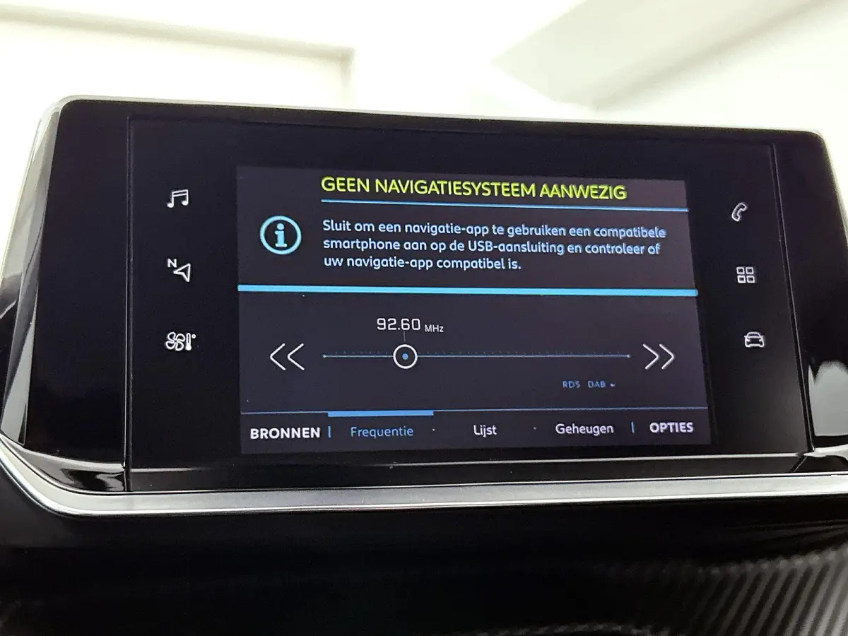 SUV EV Active 50 kWh 136pk | Accu 90% | Navigatie via Apple Carplay / Android Auto | Climate Control | Cruise Control | Parkeersensoren | Bluetooth | DAB+ radio | Keyless start | Automatisch
