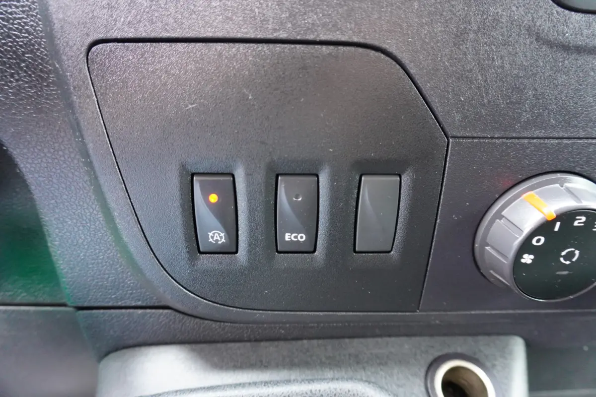170pk Euro6 Bakwagen 443x213x223 Laadklep Zijdeur Navigatie Airco Lat om lat Koffer LBW