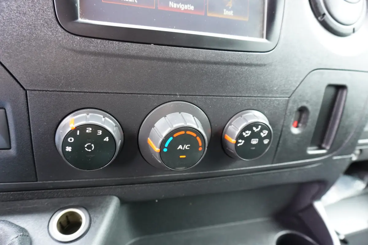 170pk Euro6 Bakwagen 443x213x223 Laadklep Zijdeur Navigatie Airco Lat om lat Koffer LBW