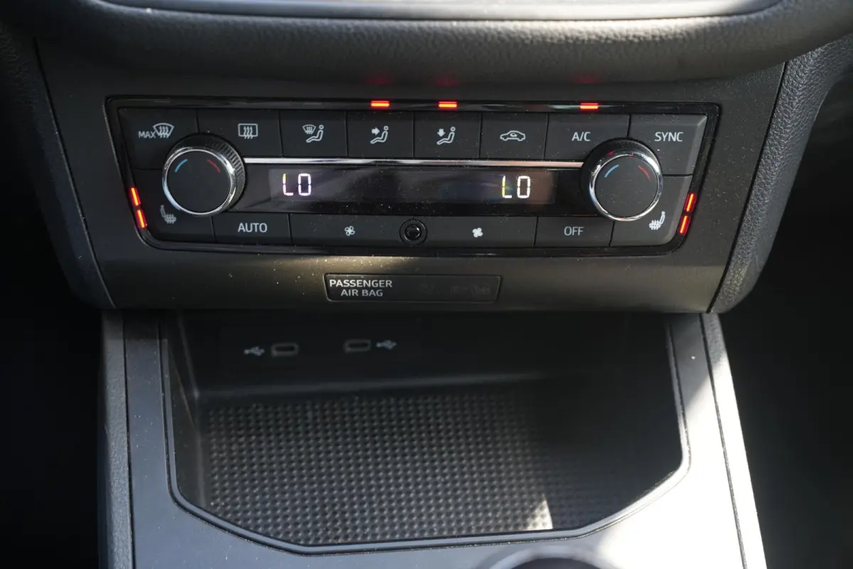 1.0 TSI FR Business Intense Plus FR Virtual Dash Stoelverwarming Clima