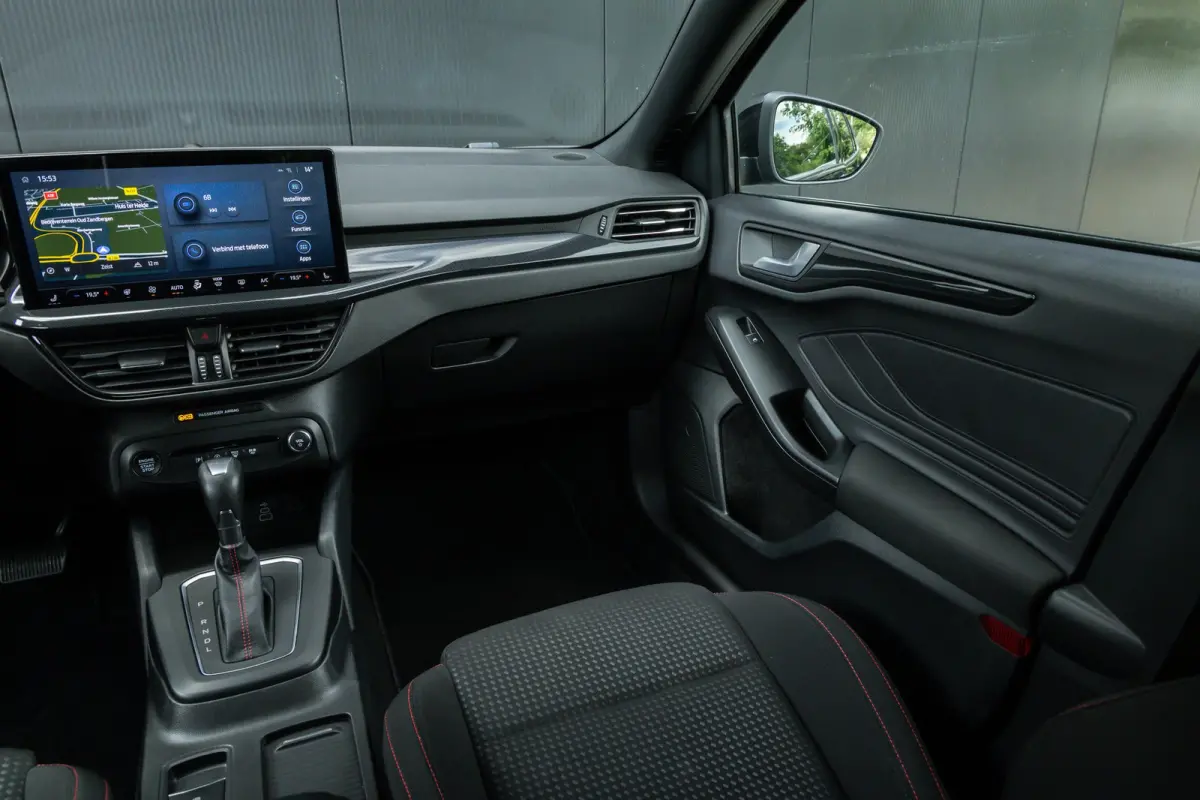 1.0 EcoBoost Hybrid ST Line | Automaat | Full LED | Winter-pack | Adaptieve cruise | Dodehoek detectie | Privacy-glass | Apple carplay / andriod auto | Parkeer camera
