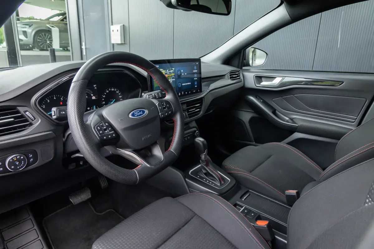 1.0 EcoBoost Hybrid ST Line | Automaat | Full LED | Winter-pack | Adaptieve cruise | Dodehoek detectie | Privacy-glass | Apple carplay / andriod auto | Parkeer camera