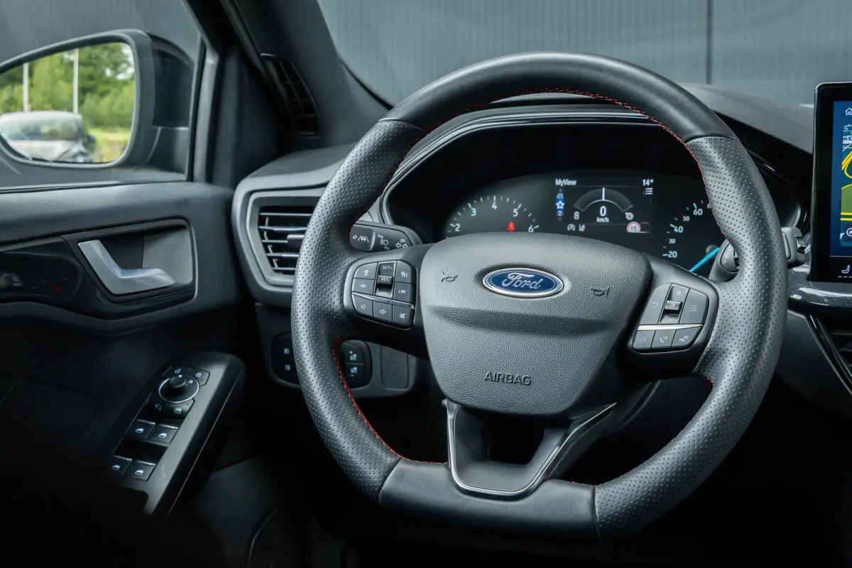 1.0 EcoBoost Hybrid ST Line | Automaat | Full LED | Winter-pack | Adaptieve cruise | Dodehoek detectie | Privacy-glass | Apple carplay / andriod auto | Parkeer camera