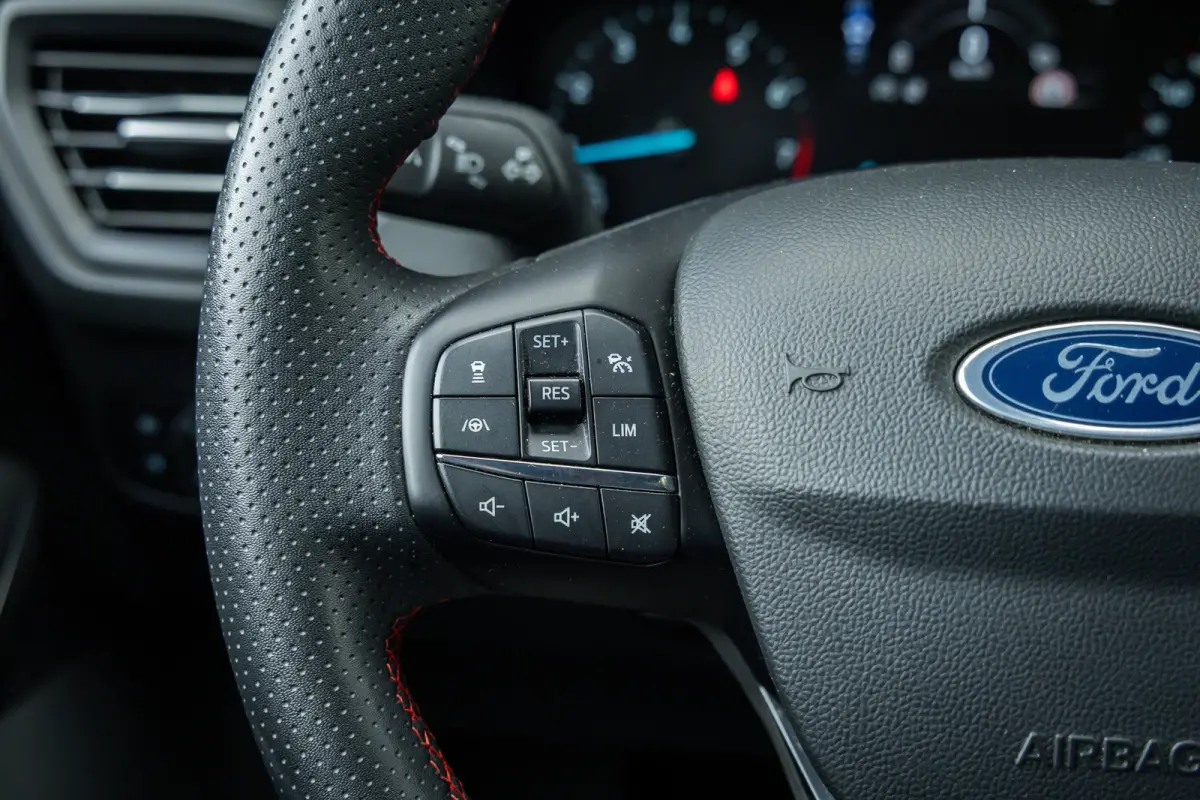 1.0 EcoBoost Hybrid ST Line | Automaat | Full LED | Winter-pack | Adaptieve cruise | Dodehoek detectie | Privacy-glass | Apple carplay / andriod auto | Parkeer camera