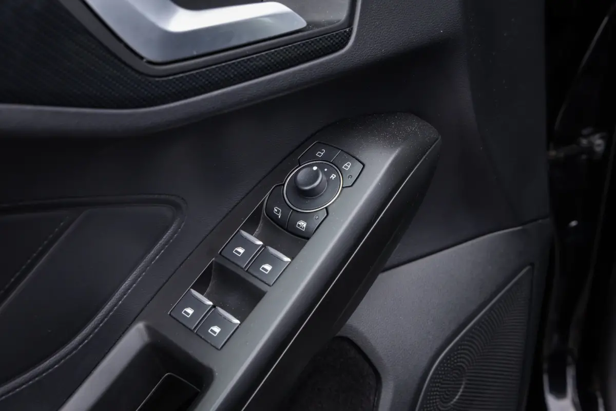 1.0 EcoBoost Hybrid ST Line | Automaat | Full LED | Winter-pack | Adaptieve cruise | Dodehoek detectie | Privacy-glass | Apple carplay / andriod auto | Parkeer camera