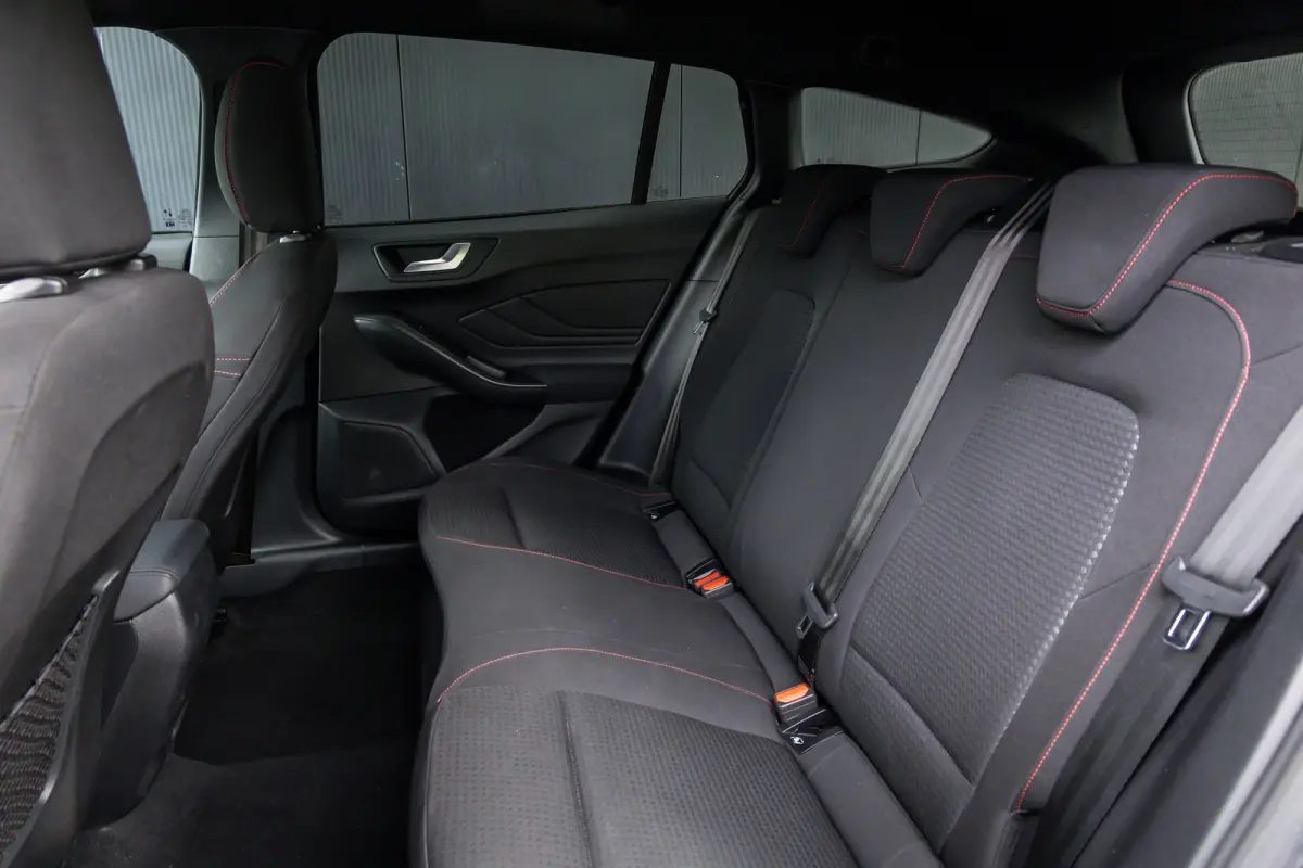 1.0 EcoBoost Hybrid ST Line | Automaat | Full LED | Winter-pack | Adaptieve cruise | Dodehoek detectie | Privacy-glass | Apple carplay / andriod auto | Parkeer camera