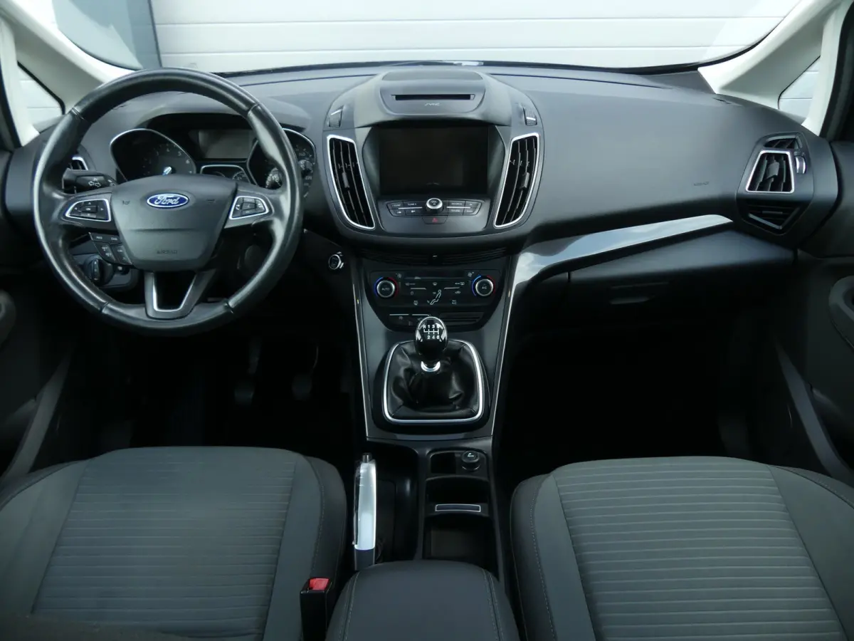 1.0 Titanium / Navigatie / Panoramadak / Apple Carplay