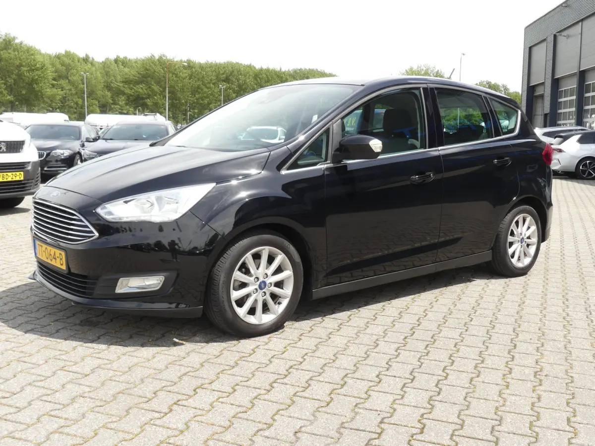 1.0 Titanium / Navigatie / Panoramadak / Apple Carplay