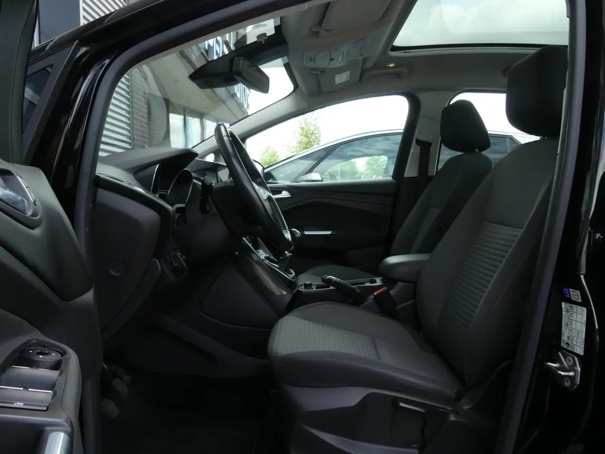 1.0 Titanium / Navigatie / Panoramadak / Apple Carplay