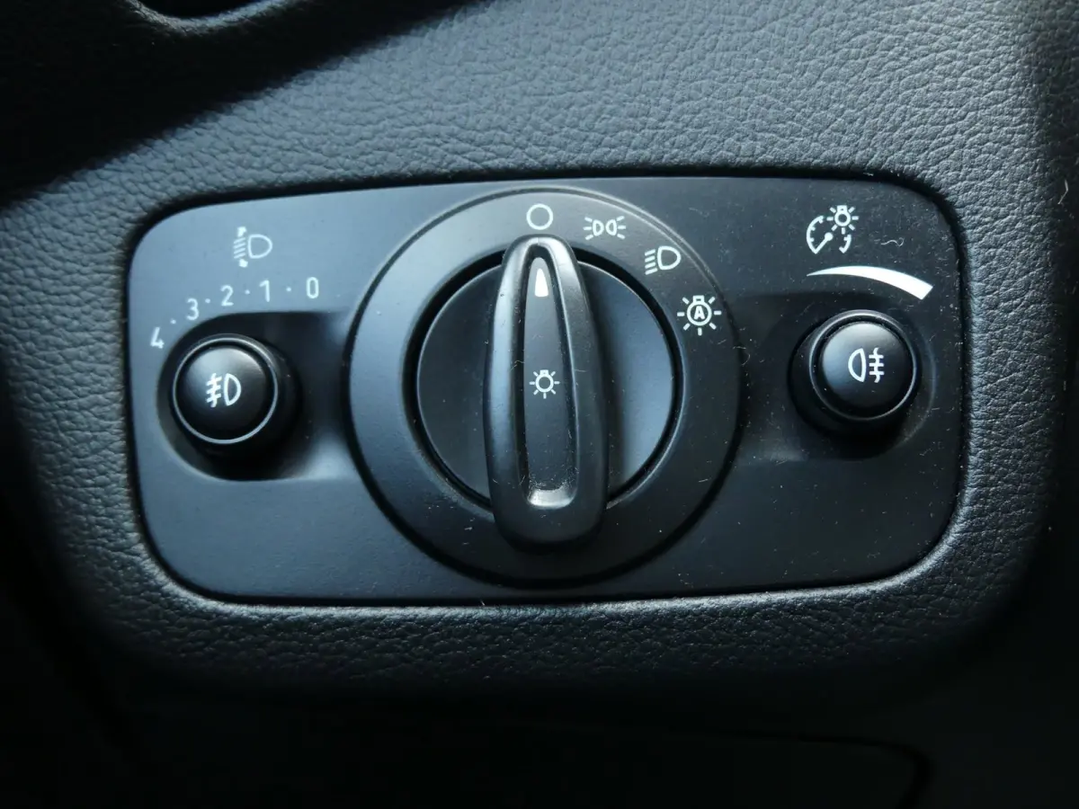 1.0 Titanium / Navigatie / Panoramadak / Apple Carplay