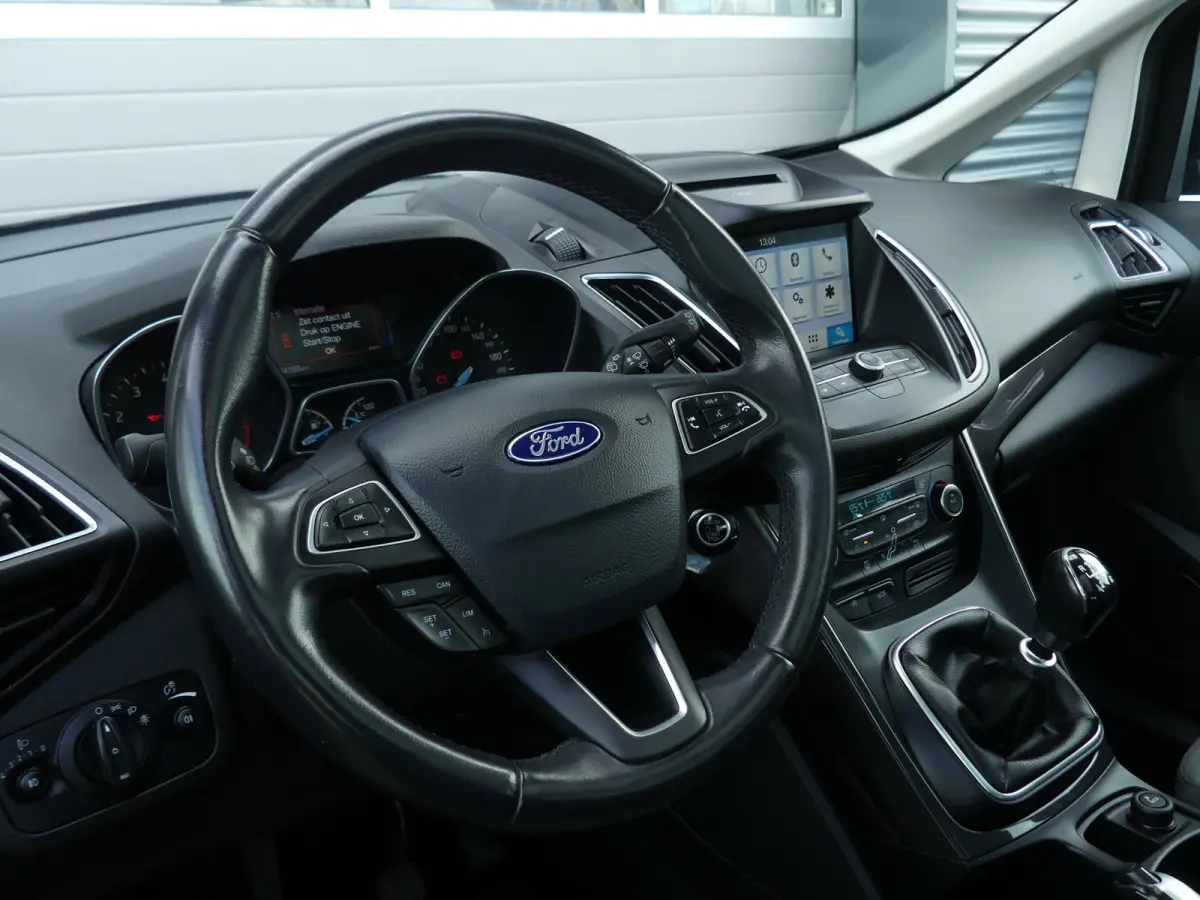 1.0 Titanium / Navigatie / Panoramadak / Apple Carplay