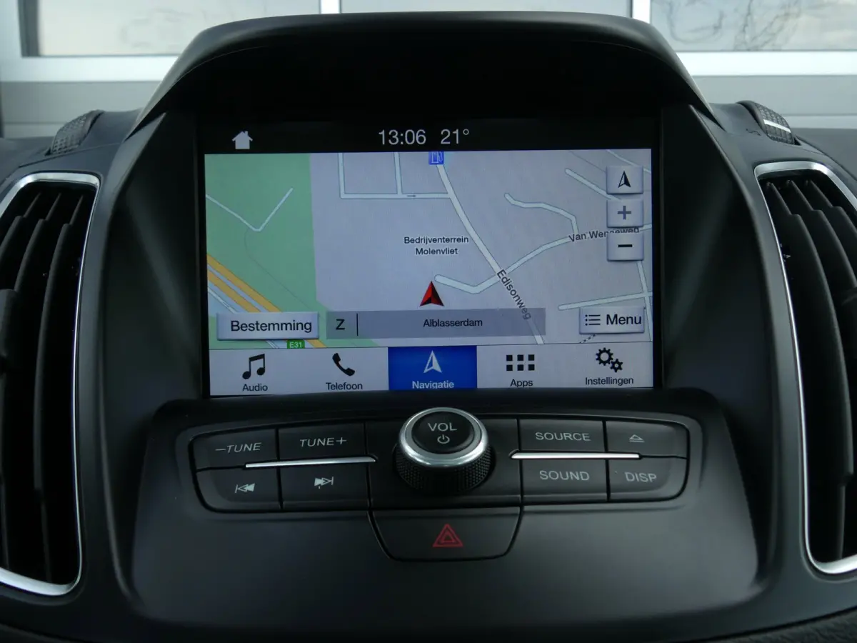 1.0 Titanium / Navigatie / Panoramadak / Apple Carplay