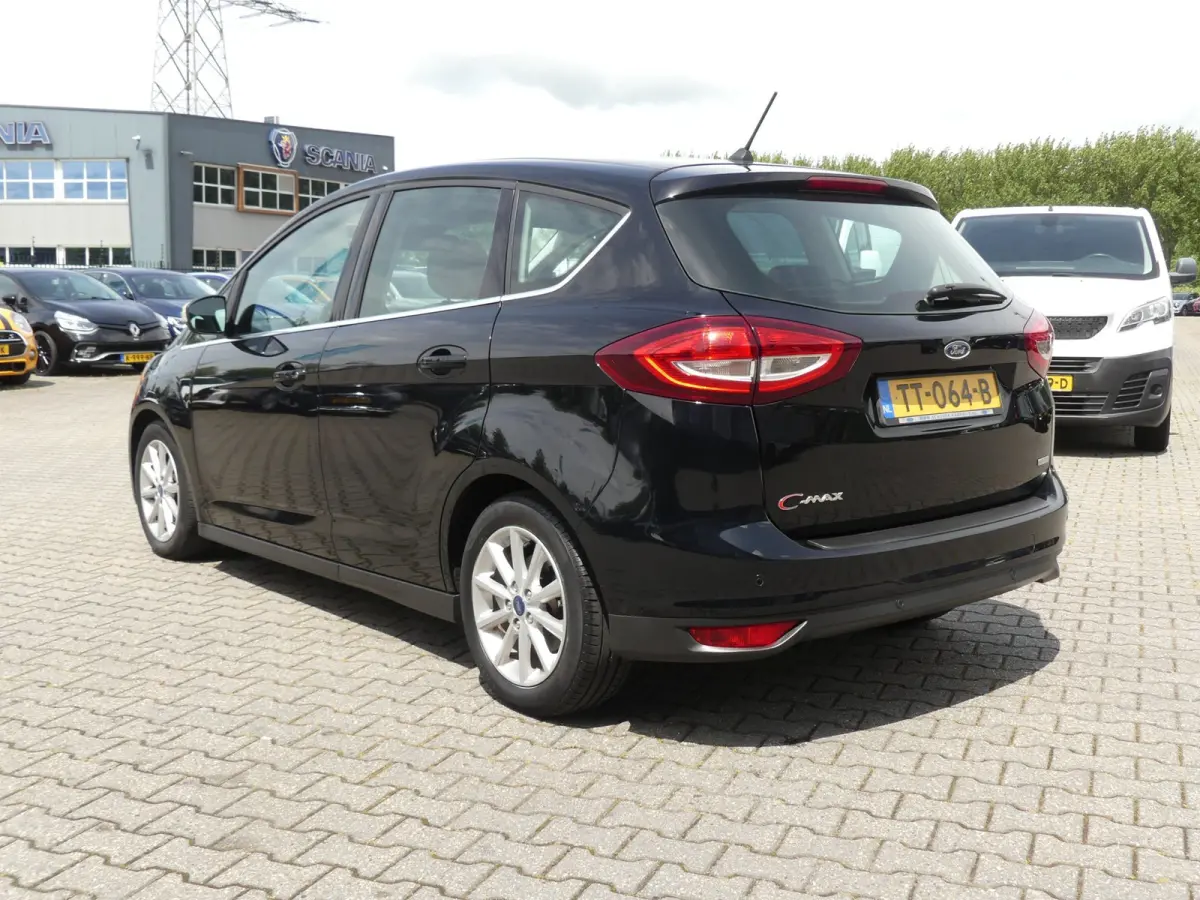 1.0 Titanium / Navigatie / Panoramadak / Apple Carplay