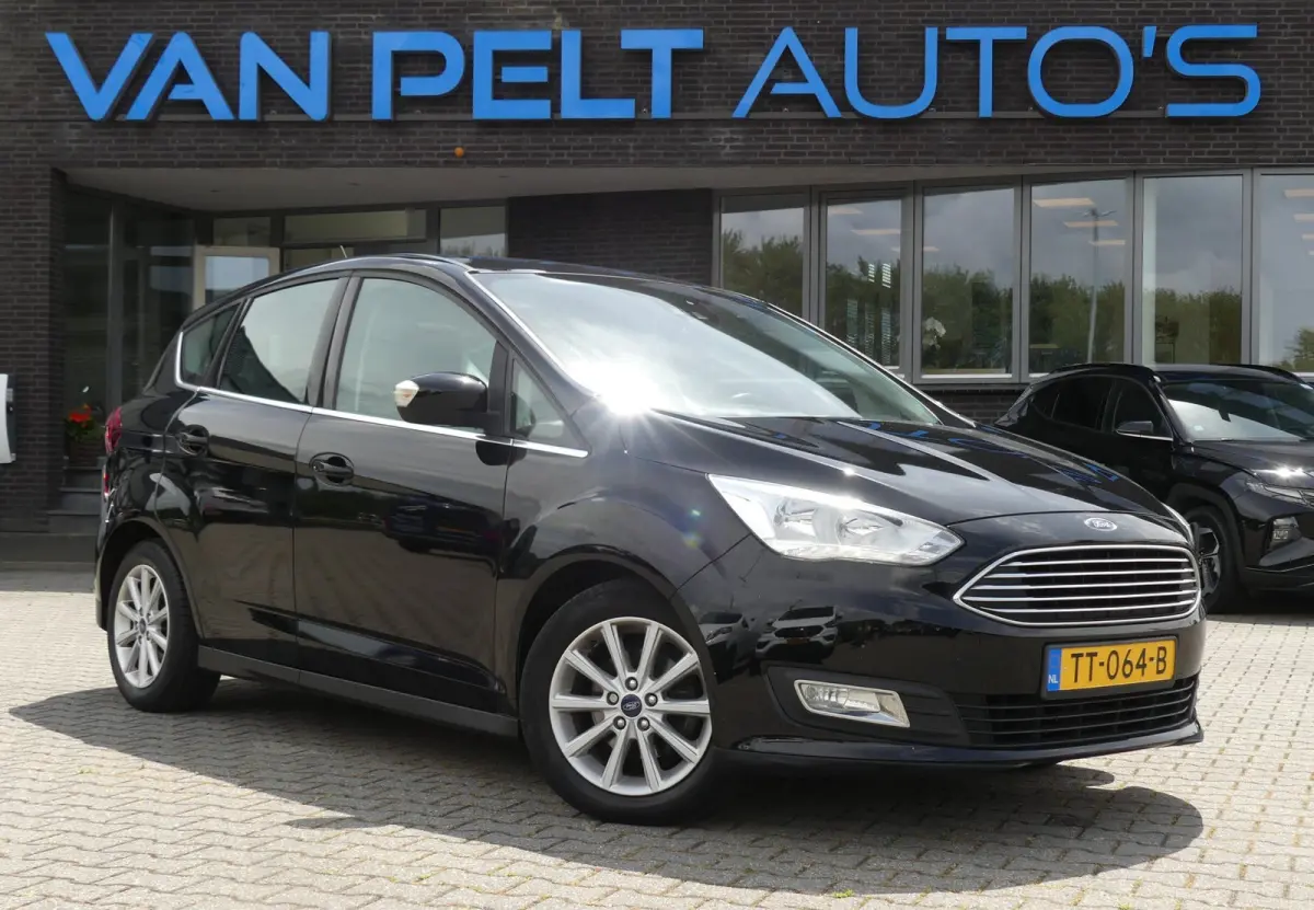 1.0 Titanium / Navigatie / Panoramadak / Apple Carplay