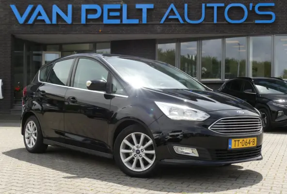 1.0 Titanium / Navigatie / Panoramadak / Apple Carplay
