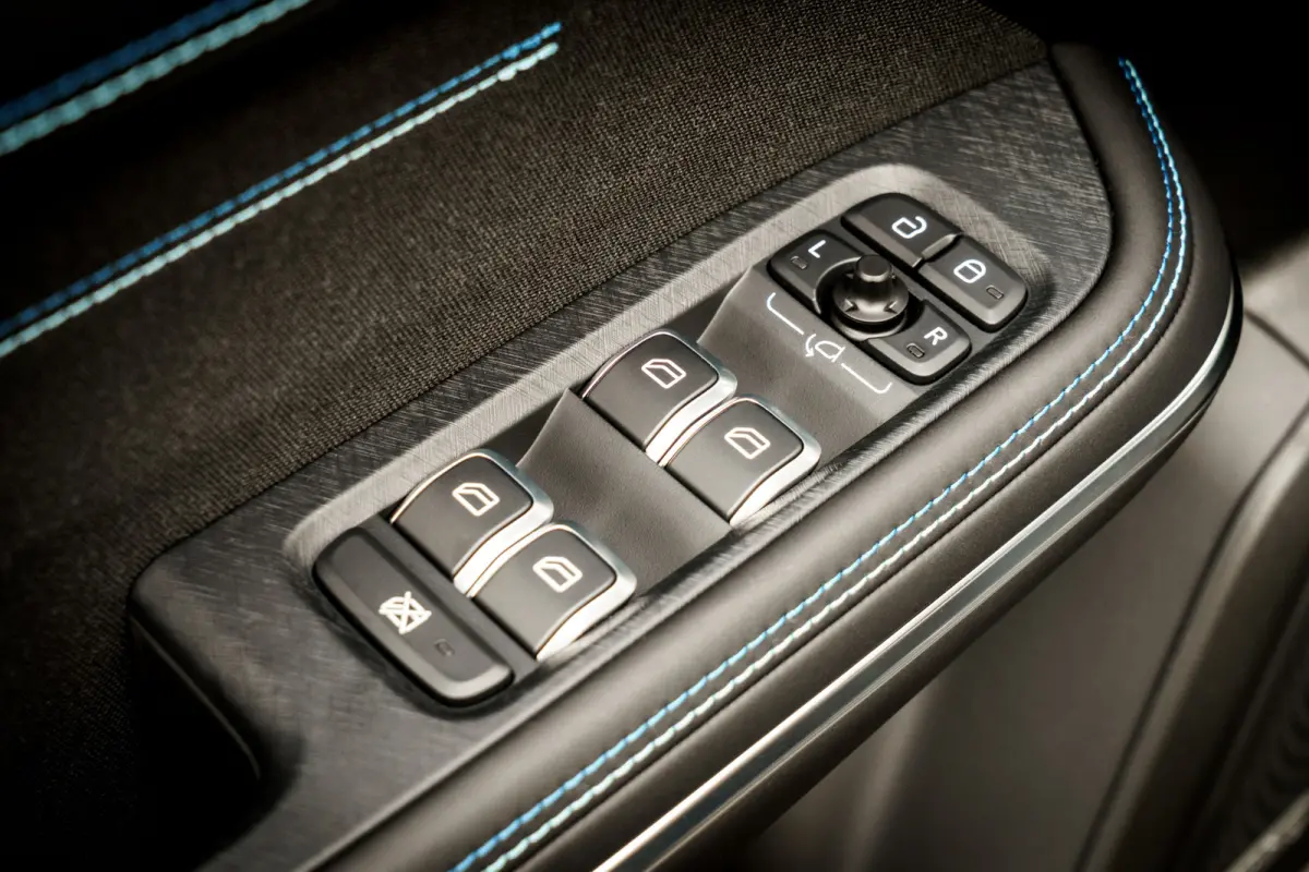 1.5 Plug-in Hybrid 262 Pk I Zwarte hemel I Panoramadak | Stuurverw. | NL Auto | 360 Camera | 20 inch LMV