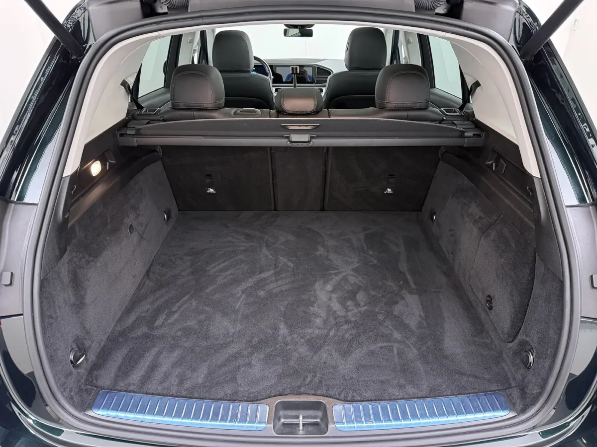 350e AMG 4Matic // SoH 97,4% // Trekhaak // Panoramadak // Distronic // 360 Camera // Rij Assistentiepakket // Carplay // Keyless entry // MultiBeam LED