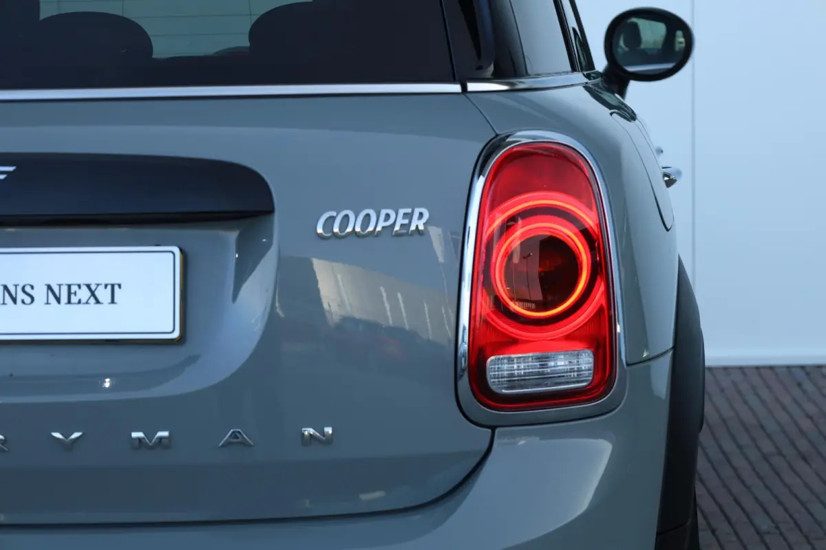 1.5 Cooper Business Edition Comfort Access/ Panoramadak/ Comfortstoelen/ Harman-Kardon/ Navigatie Plus/ LED-koplampen
