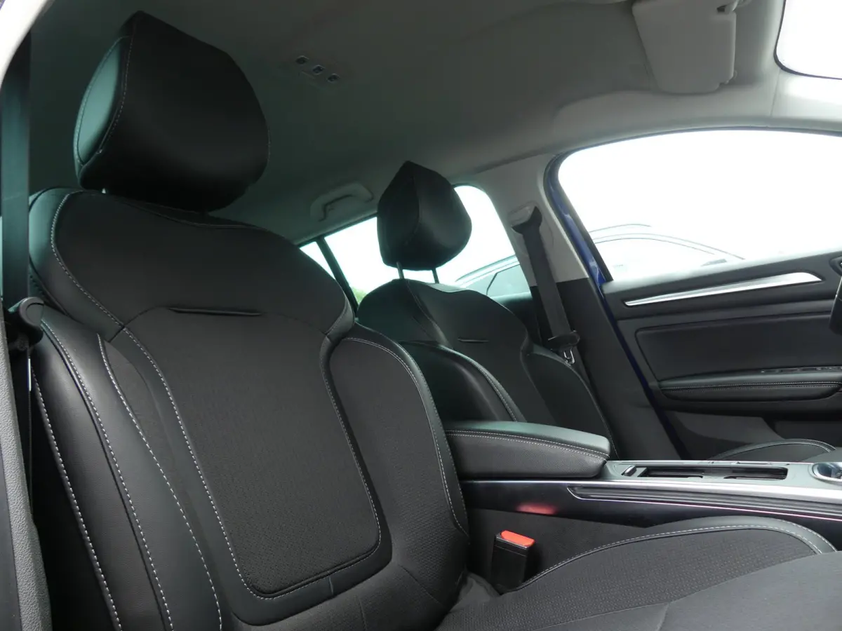Estate 1.6 Plug-in Hybrid 160 Intens / Carplay