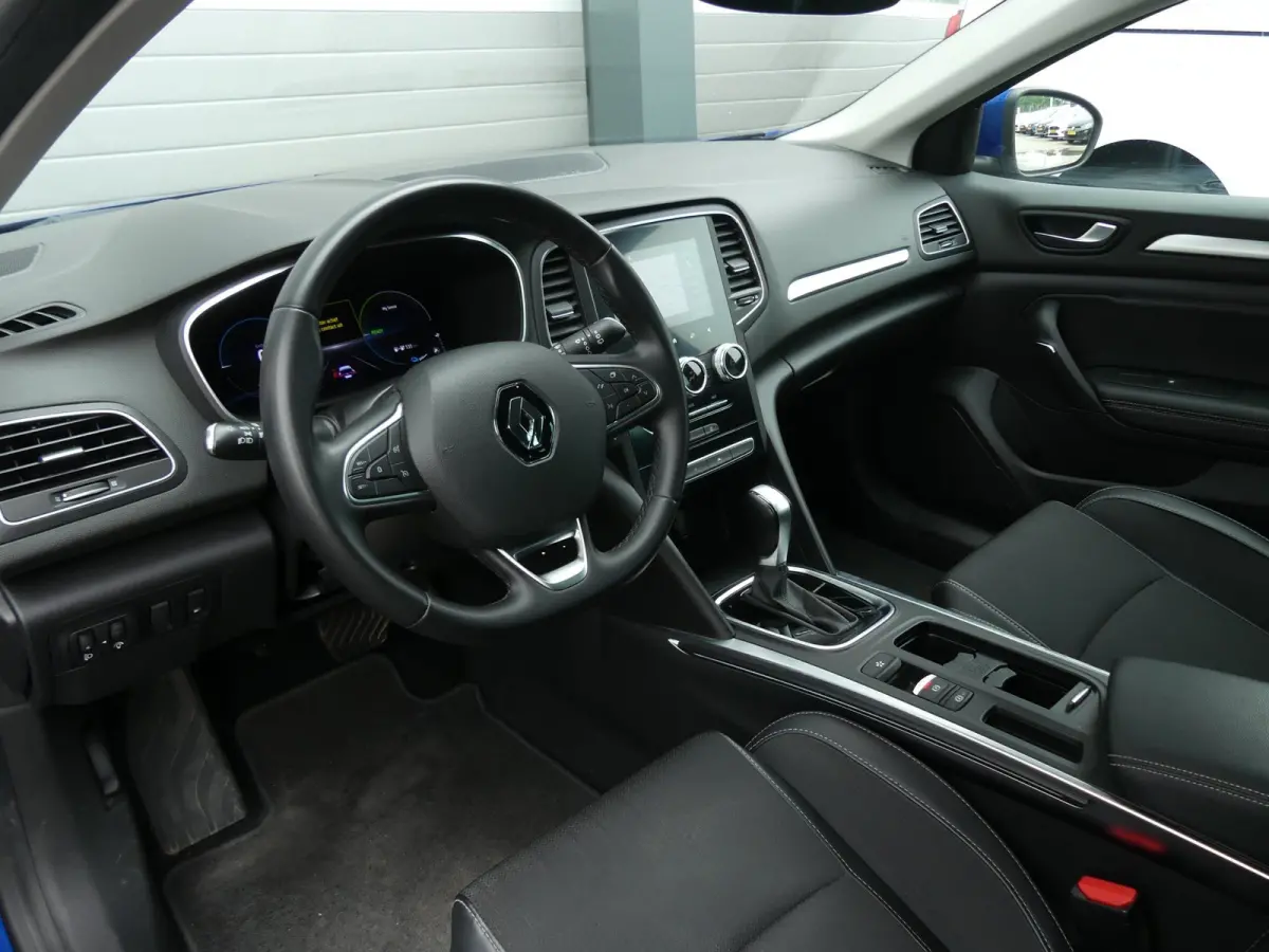 Estate 1.6 Plug-in Hybrid 160 Intens / Carplay