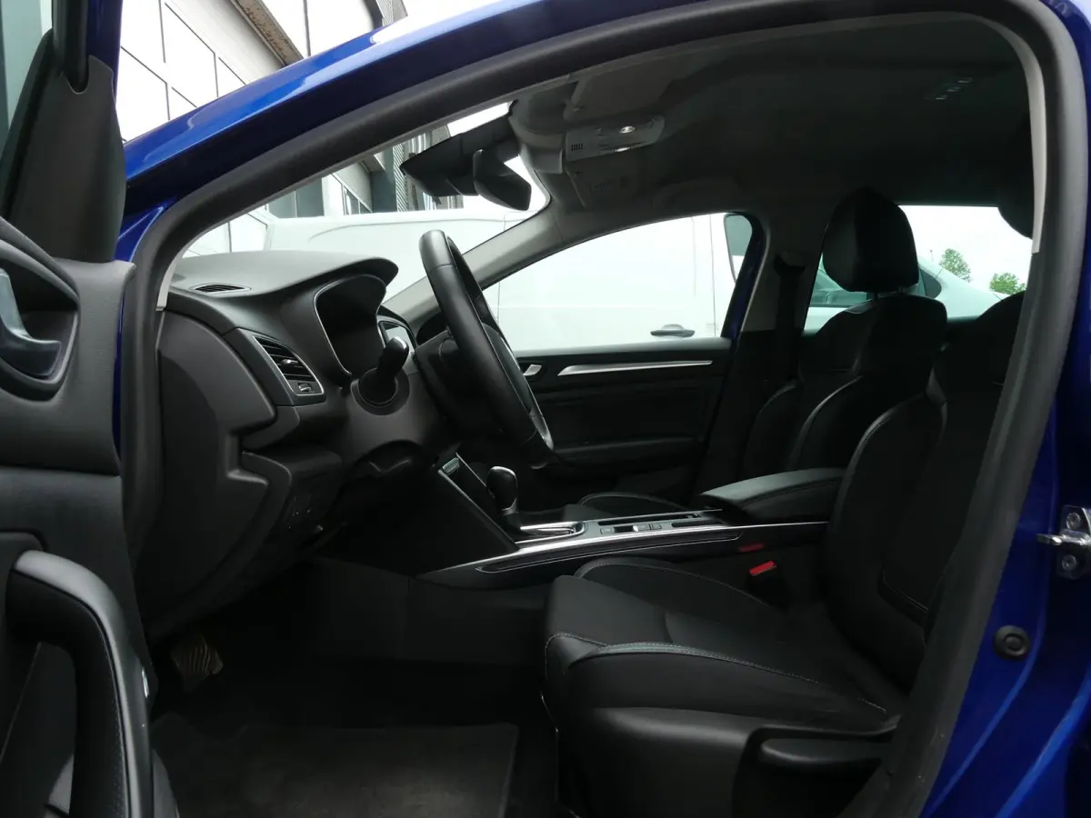 Estate 1.6 Plug-in Hybrid 160 Intens / Carplay