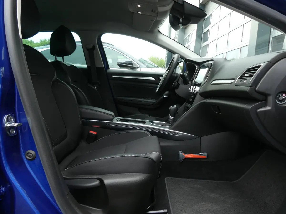 Estate 1.6 Plug-in Hybrid 160 Intens / Carplay