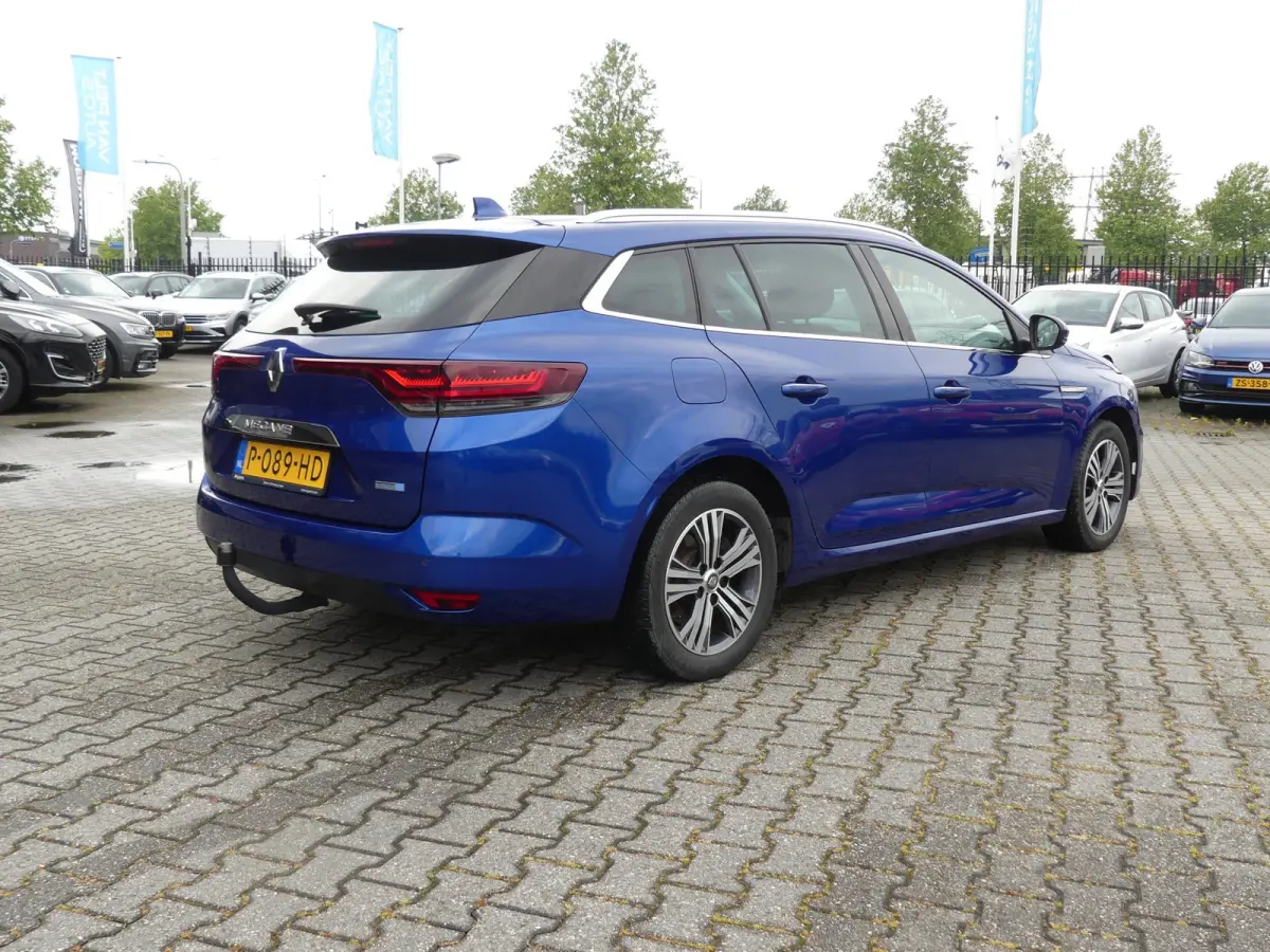Estate 1.6 Plug-in Hybrid 160 Intens / Carplay