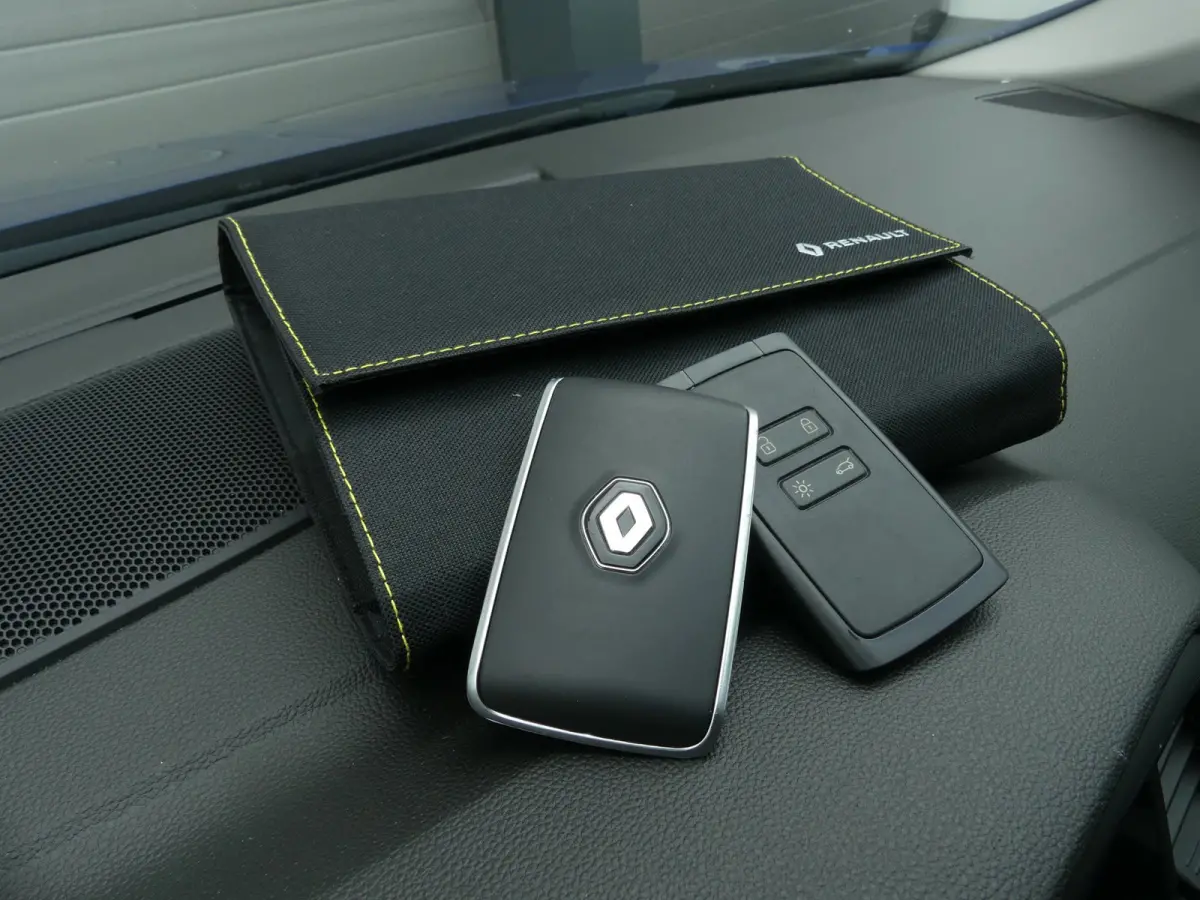 Estate 1.6 Plug-in Hybrid 160 Intens / Carplay
