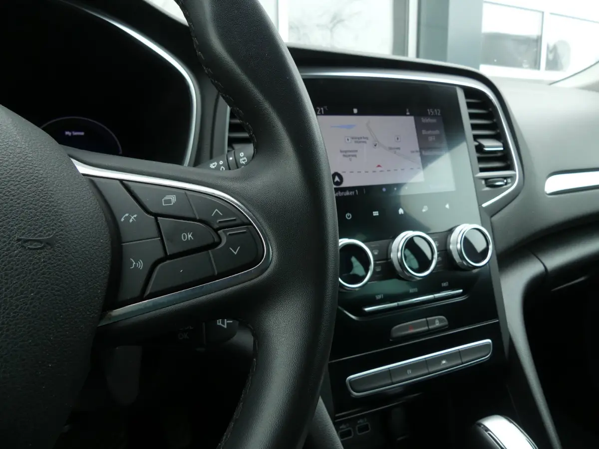 Estate 1.6 Plug-in Hybrid 160 Intens / Carplay