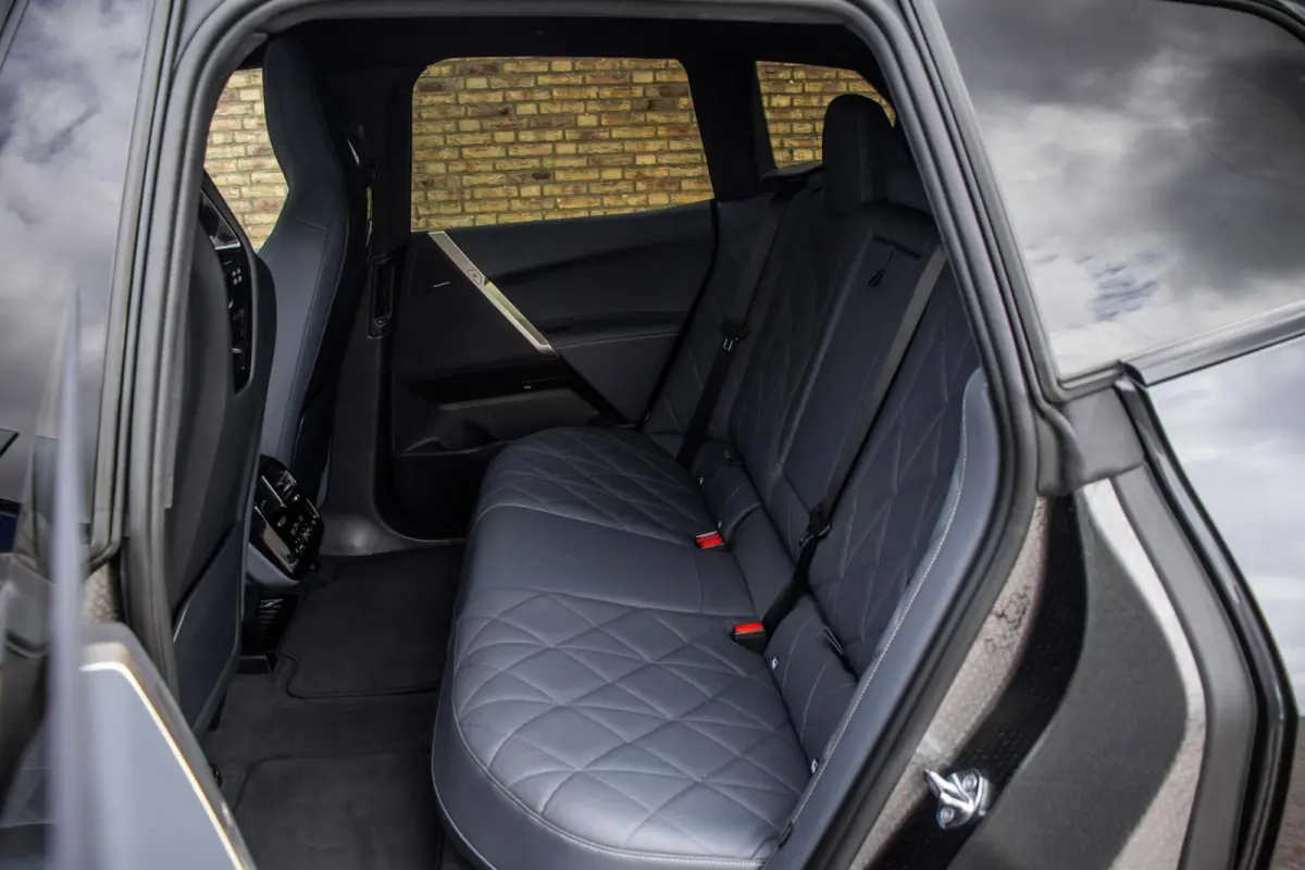 xDrive40 Sport Edition 77 kWh, BTW, Laser, H&K, Pano