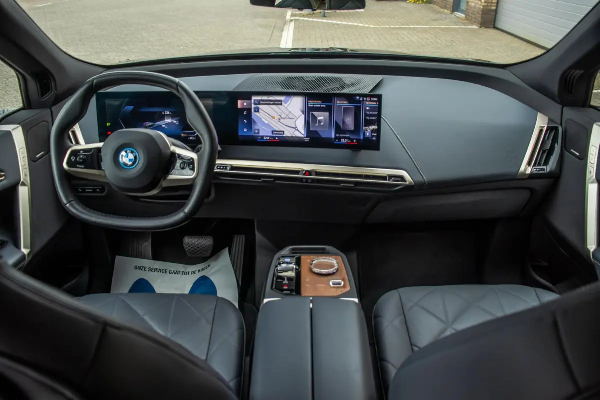 xDrive40 Sport Edition 77 kWh, BTW, Laser, H&K, Pano