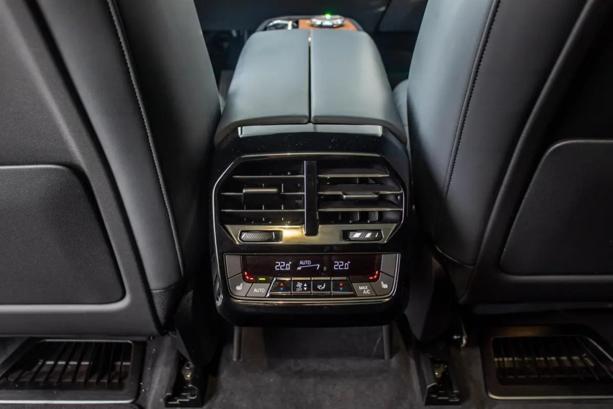 xDrive40 Sport Edition 77 kWh, BTW, Laser, H&K, Pano