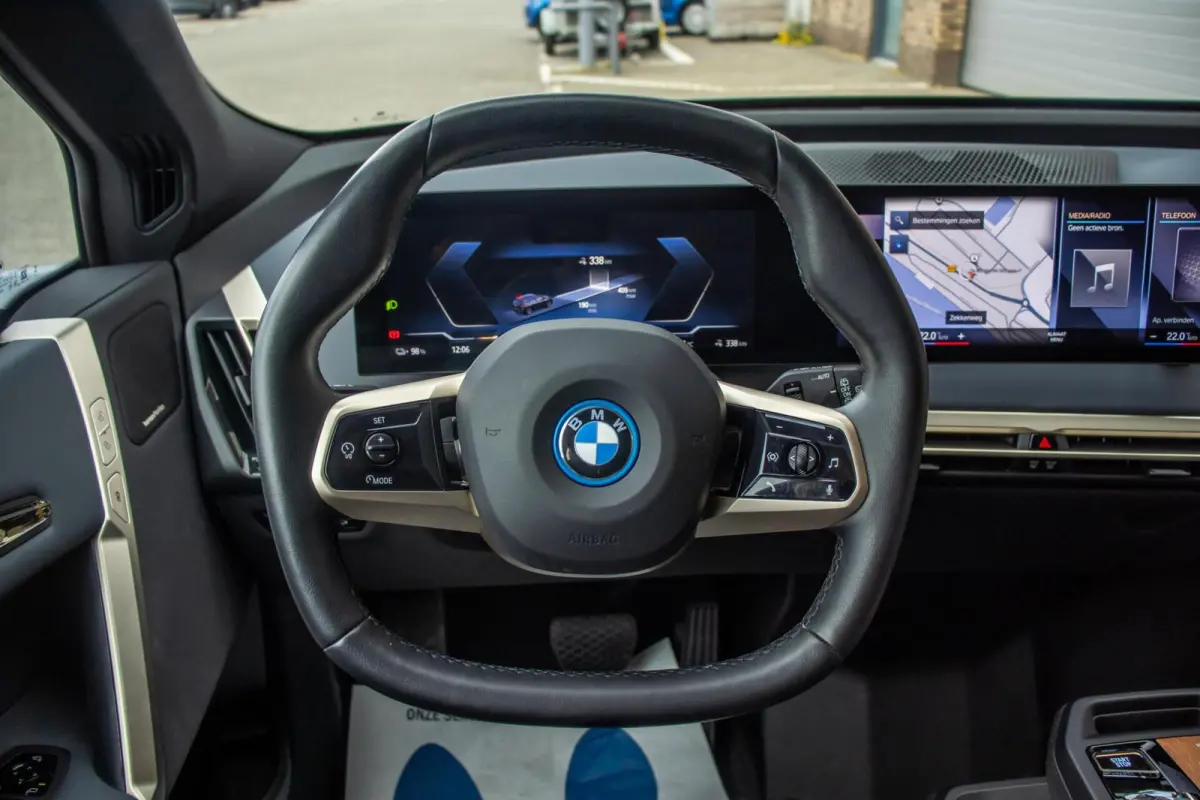 xDrive40 Sport Edition 77 kWh, BTW, Laser, H&K, Pano